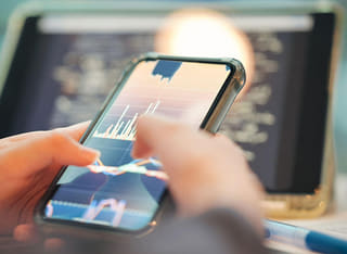 Transparant opname- en geldoverboekingsproces dat door een investeerder wordt gecontroleerd
